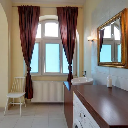 Apartament Everysky Konstytucji 3 Go Maja 75 5 * 카르파츠